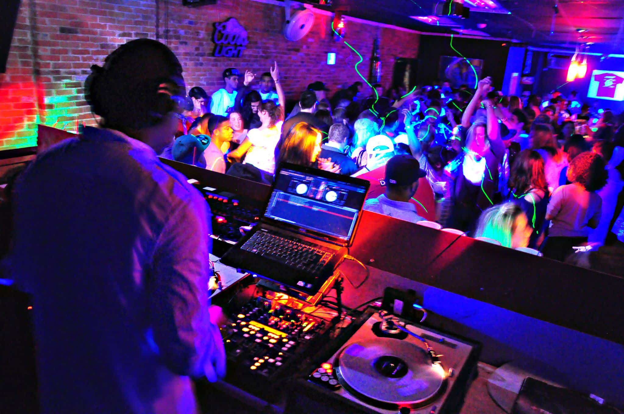 What To Do When Hiring A Dj For A Mitzvah